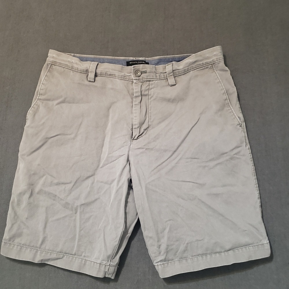 Banana Republic Aiden Shorts Mens 32 Gray Chino Cotton Flat Front Casual - Picture 1 of 9